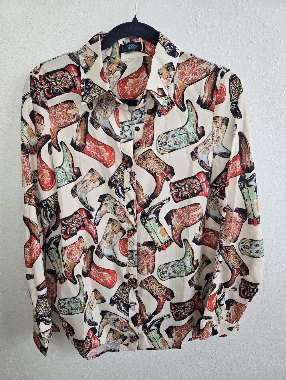 Fashion Express NWT Boot Scootin’ Boujee Blouse Western Cowboy Boot Print Top - Picture 8 of 15